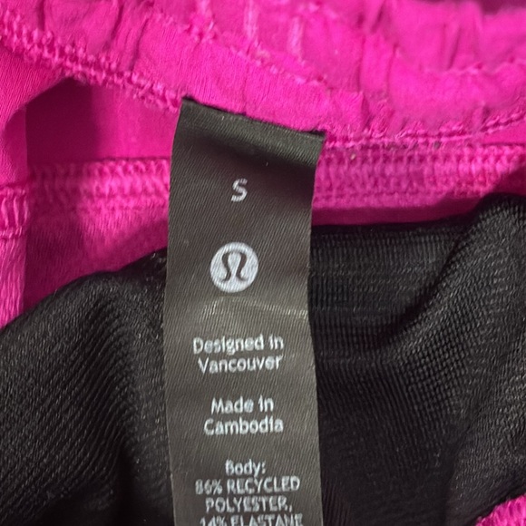 Lululemon Women's Pink Shorts Sz Small Excellent Condition - Picture 2 of 3